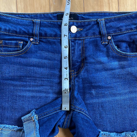 Mid Rise 26 Jean Shorts 5” - Picture 6 of 7